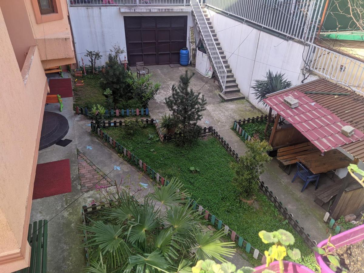 Guest House Kldiashvili Batumi Exteriör bild