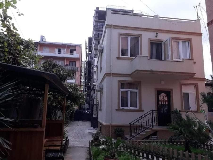 Guest House Kldiashvili Batumi Exteriör bild